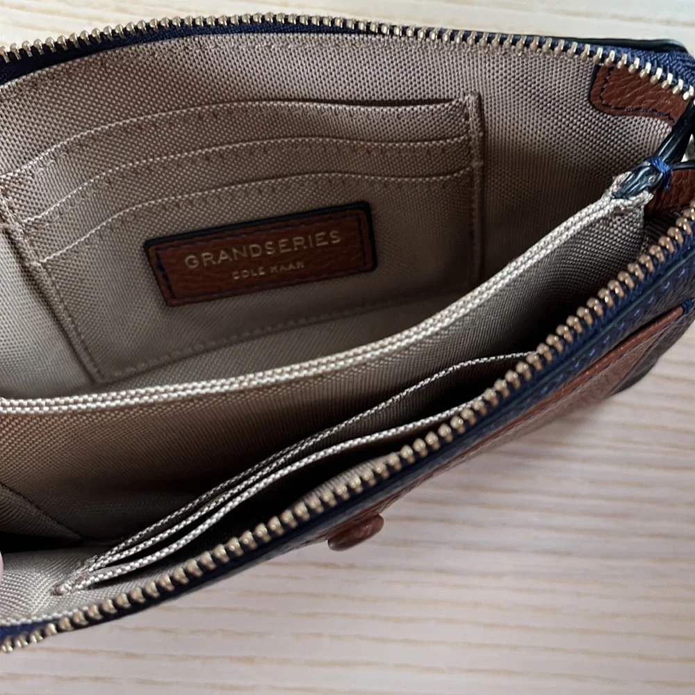 COLE HAAN GRANDSERIES Pebbled Leather Wristlet Pouch Navy Green Cognac